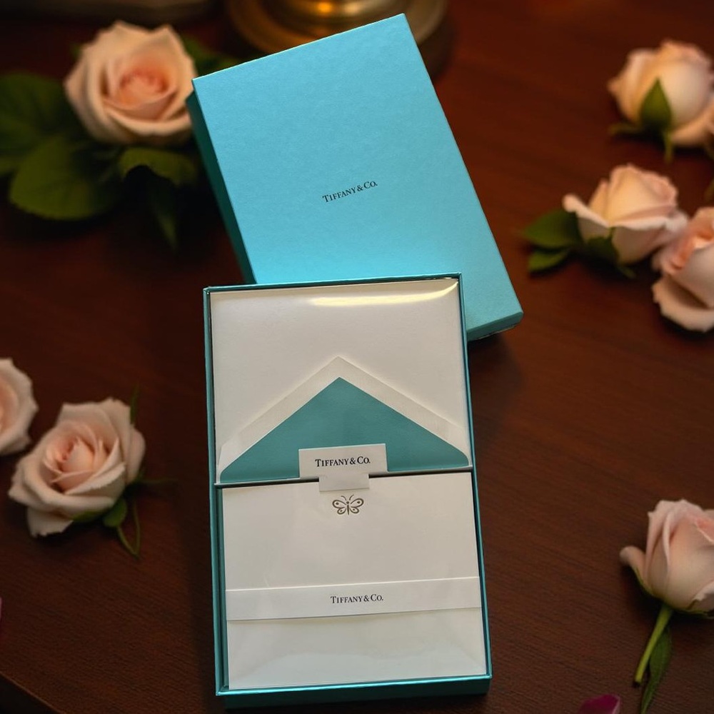 Tiffany & Co. Flat Note Cards with Gold Tone Butterfly & Matching Envelopes - Picture 2 of 6